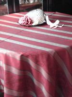 Szépséges burgundi vörös ovális asztalterítő 160 x 218 cm
