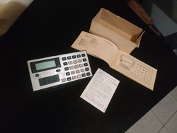 Eladó egy MR-4110 rádiós óra számológép