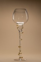 Mécsestartó, üveg, talpas, gyönggyel díszített nagy méretű, pohár forma.