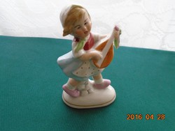 Mandolinon éneklő kislány,antik német számozott  porcelán figura 12 cm