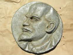 Lenin fej falra akasztható
