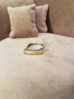 Ezüst design gyűrű, arany rátéttel és cirkónia kővel