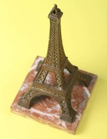 Eiffel-torony, fém, márvány talapzaton