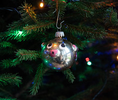 Retro üveg karácsonyfadísz - ezüst mackó, maci fej üveggömb festett üveg dísz karácsonyi dekoráció