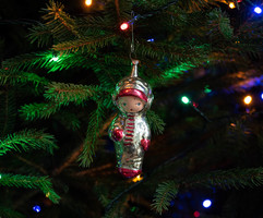 Retro üveg karácsonyfadísz - űrhajós, asztronauta - figurális festett üveg dísz karácsonyi dekoráció