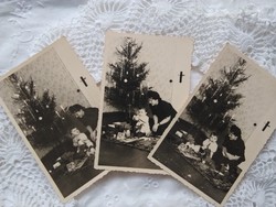 3 db-os régi karácsonyi fotósorozat/fotólap, anya kisgyerekével, karácsonyfa, játékok, 1945 előtti