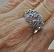 Egyedi szép ezüst gyűrű hófehér církóniákkal