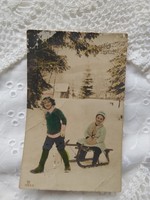 Antik színezett újévi képeslap/üdvözlőlap/fotólap, szánkózó gyerekek, havas táj 1910-es évek
