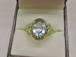 Gyönyörű régi aranygyűrű hatalmas fehér kristállyal