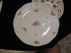 Herendi, flat plate with butterfly flowers, 1941. Manufactured 25 cm