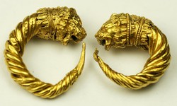 Pair of antique gold earrings with lion head decoration i.E. 4-3 No. Greek
