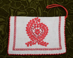 Antik hímzett kézimunka kis táska szütyő dekoráció vászon hímzés , magyar néprajz 18 x 12 cm