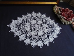 Horgolt pamut terítő 34 x 24 cm.