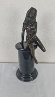 A449 Meztelen nő.Erotikus bronzszobor márványtalpon
