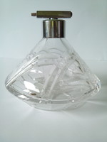 Just for that! Polished perfume bottle is a beauty suitable for a large collection
