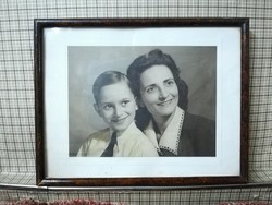 Gyönyörű családi portréfotón: Ledniczky Péter táncművész és édesanyja 1952.