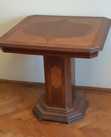 Gyönyörű berakásos közel 100 éves egy oszlopos négyzet alakú asztal
