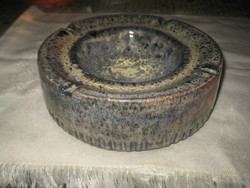 Zsolnay  pirogranit , / Fürtös  György /  hamuzó , belül kissé kopott   kb  18 cm