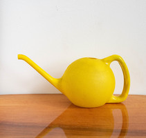 Retro műanyag öntözőkanna - vidám sárga locsolókanna - mid-century modern design