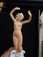 Dancer statue, made of porcelain, beauty 25 cm high.