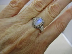 Különleges kézműves ezüst gyűrű  szivárvány holdkővel