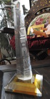 Üveg - kristály- obeliszk