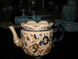 Zsolnay  , családi pecsétes teás kanna  , csőre  restaurált    26 x 13  cm