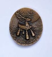 “For the deer / from the mayor of the city of deer” bronze commemorative medal.
