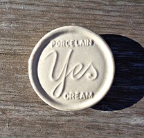 Porcelain lid with old porcelain labeled yes cream