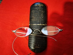 Antik szemüveg eredeti tokkal