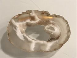 White agate brooch with shiny quartz crystals, 4.5 x 3 cm