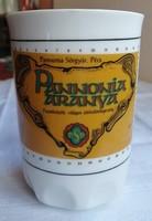 Zsolnay porcelán sörös pohár _ Pannonia Sörgyár Pécs, Pannonia Aranya dekorral az egyik oldalán