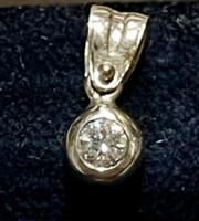 1 Forintról! Fehérarany Button Briliáns medál 0,15 karát, jó minőségű modern kővel, 0,9 gramm!