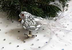 Csillámos gyöngyös karácsonyfa dísz csipeszes madár