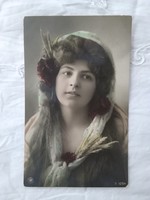 Antik kézzel színezett romantikus fotólap/képeslap hölgy stólában, búzakalász 1908