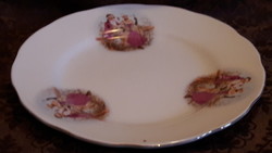 Romantikus jelenetes porcelán tányér (M2092)