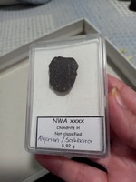NWA xxxx 8.92 gr kondrit meteorit  polírozás- vágás nélkül