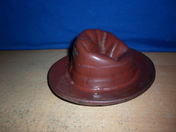 Régi öntöttvas kalap formájú hamutál