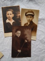 3 db régi műtermi fotólap, kisfiú különféle portréi, sétapálca, 1930 körüliek Debrecen