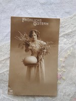 Antik szépia húsvéti fotólap/képeslap elegáns hölgy, barka, tojás 1910-es évek