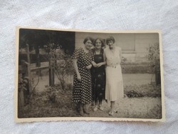 Régi fotólap/életkép, hölgykoszorú, barátnők, bubifrizura 20-30-as évek