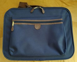 Marksman márkájú, új, gyöngyvászon utazó bőrönd