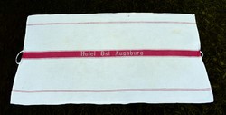 Damaszt kéztörlő anyagában mintás német szöveges Hotel Ost Augsburg 80 x 42 cm augsburgi szálló