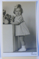 Három családi fotó: hölgy estélyiben, műtermi női portré és gyermekfotó: kislány játékokkal, 1935-38
