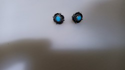 Silver ear studs decorated with turquoise stone. 925