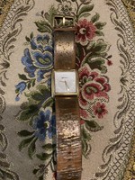 DKNY  aranyozott fém használt óra kissé kopott szíjjal