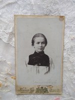 Antik magyar CDV/vizitkártya/keményhátú fotó fiatal hölgy portré Kozma Gy. Újpest 1910 körüli