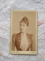 Antik szépia CDV/vizitkártya/keményhátú fotó hölgy portré Iglau műterem 1900 körüli