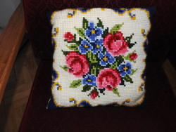 Tapestry pillow - floral pattern