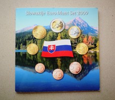 Szlovákia Euro készlet 9 db-os 2009 Unc emlékérmével